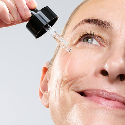 CurrentBody Skin LED Gesichtsmaske: 2. Generation & Green Tea Serum (30ml)