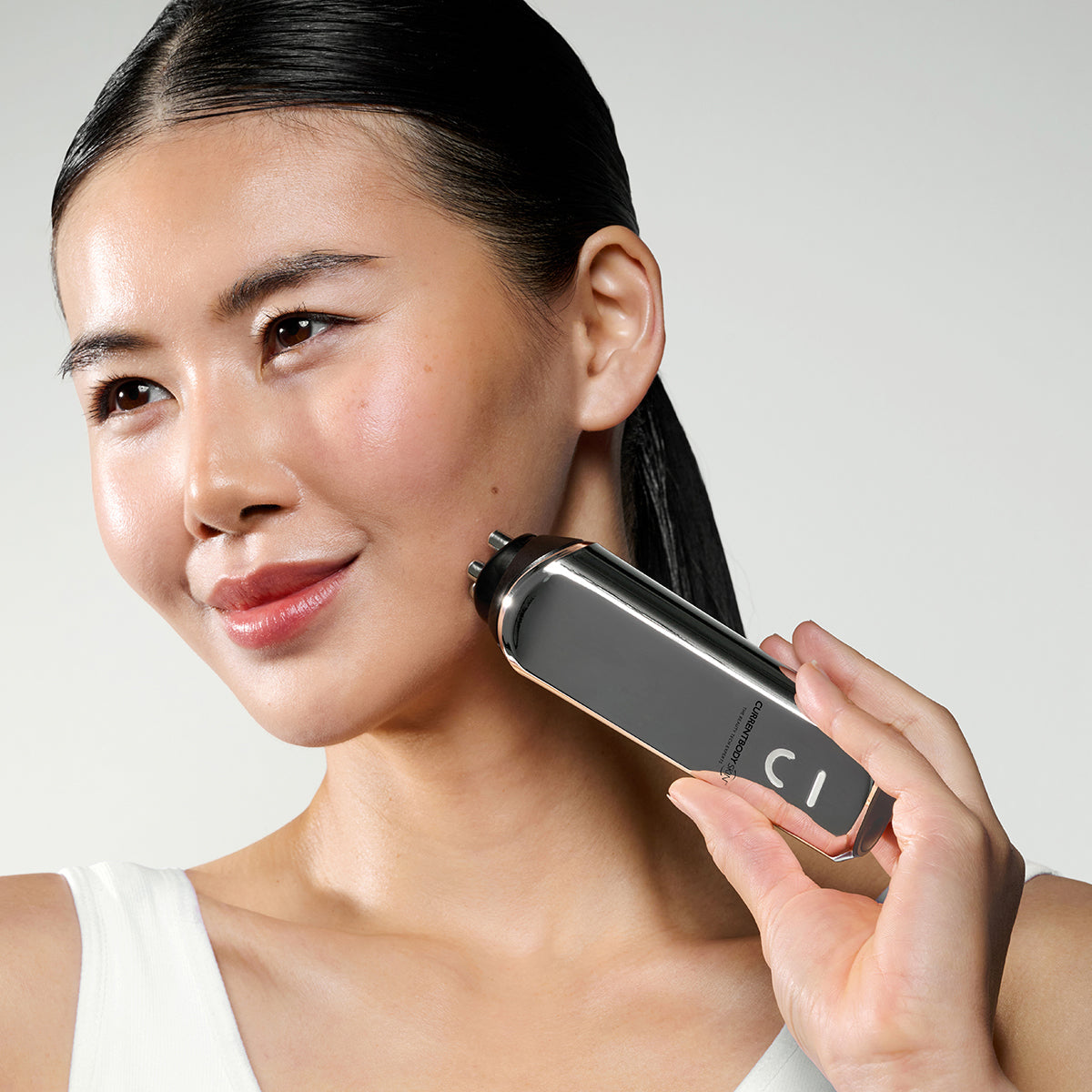 CurrentBody Skin Radiofrequenz-Microneedling-Behandlung